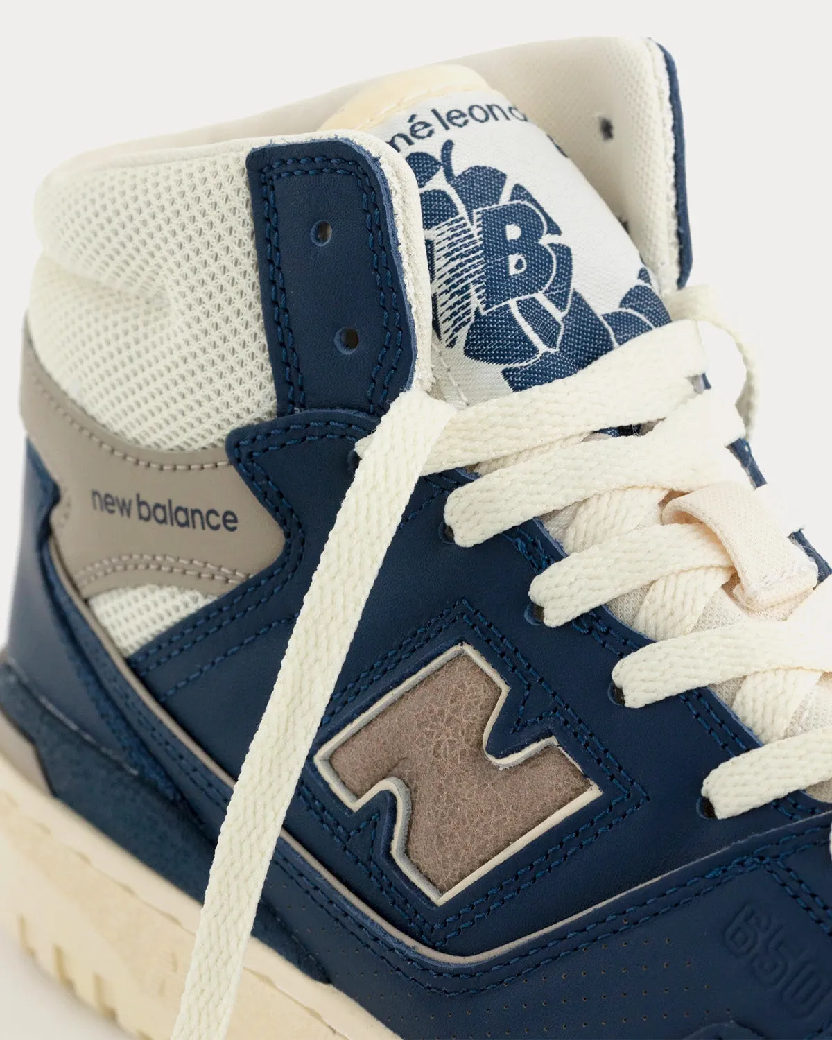 650r Navy High Top Sneakers