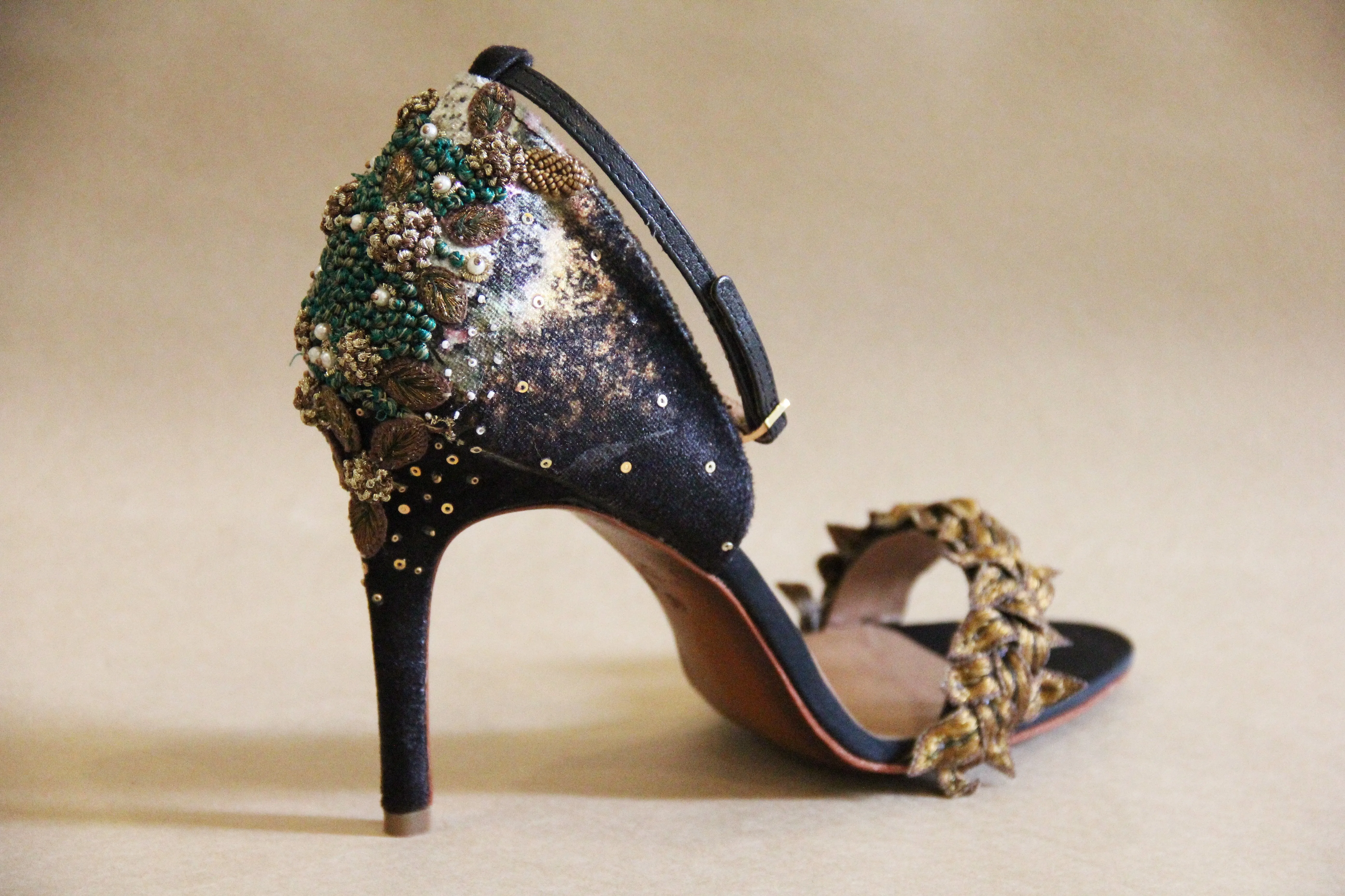 Black and Antique Gold Fallen Leaves Stiletto