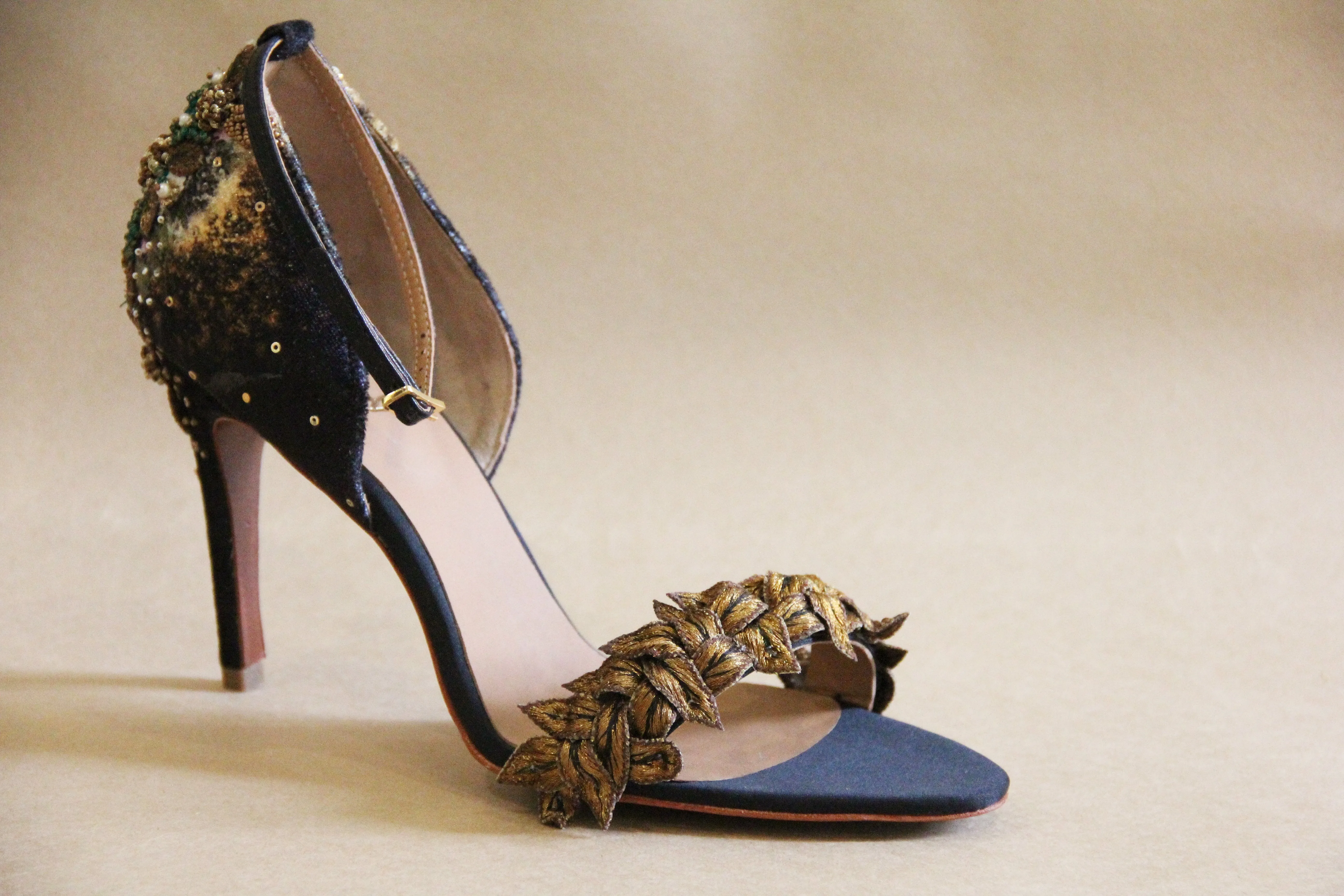 Black and Antique Gold Fallen Leaves Stiletto