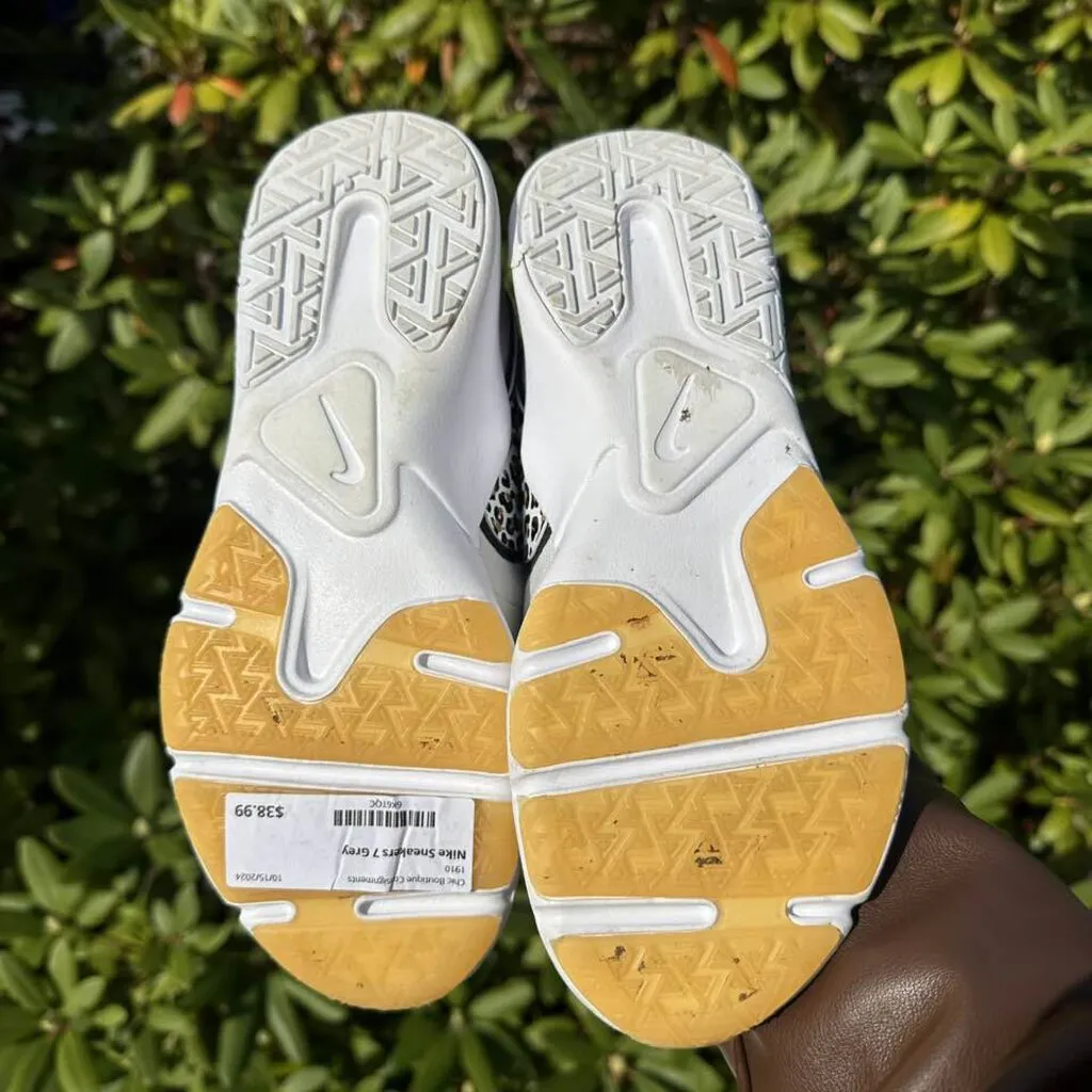 Nike Legend Essential 2 Premium Training Sneakers - Size 7