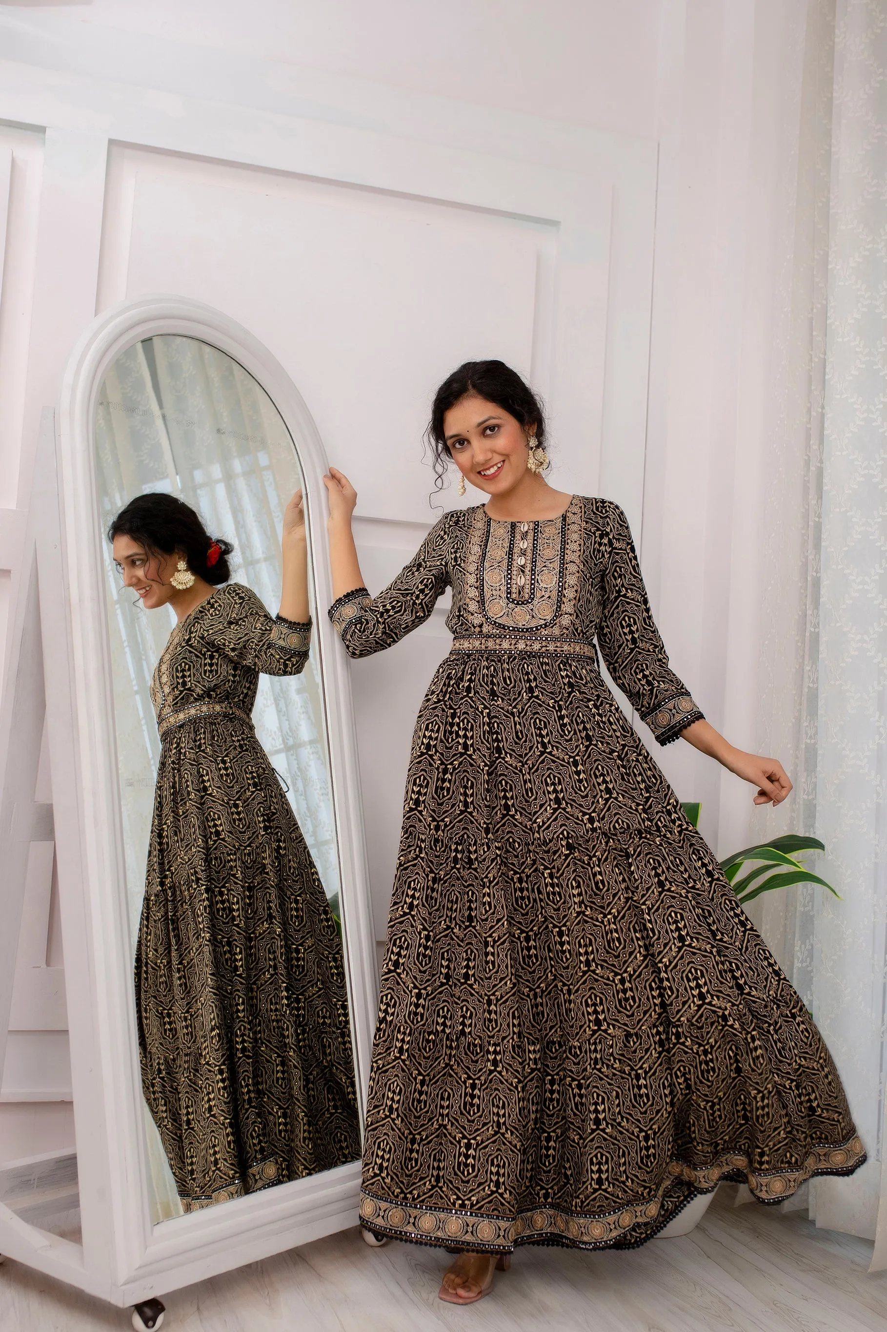 Women's Rayon Black Tiered/Anarkali Gown