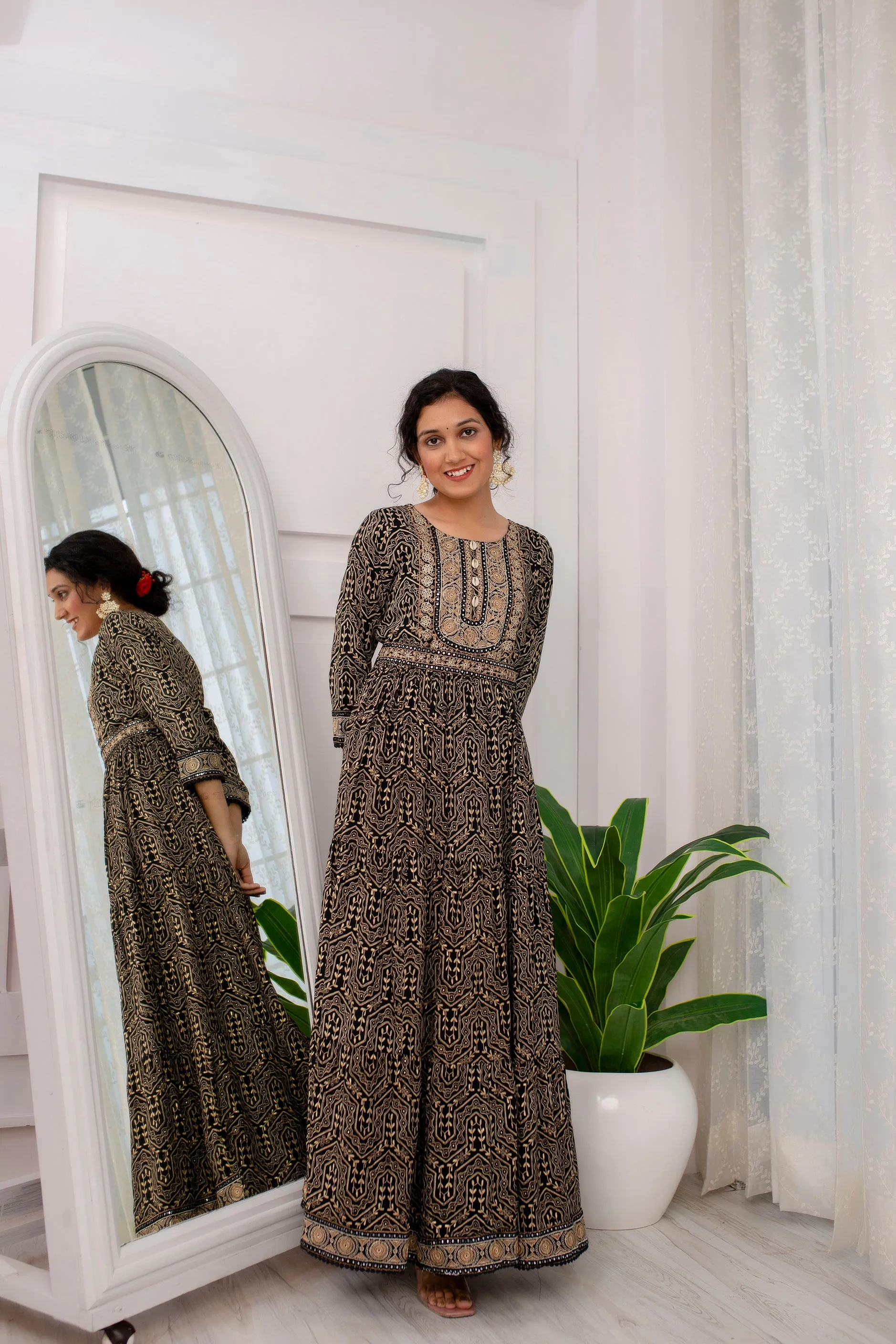 Women's Rayon Black Tiered/Anarkali Gown